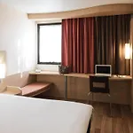 Ibis Centre Chateau Hotel 3*