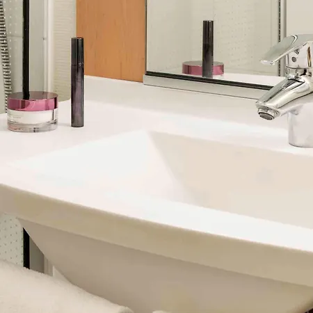 Ibis Centre Chateau 3*