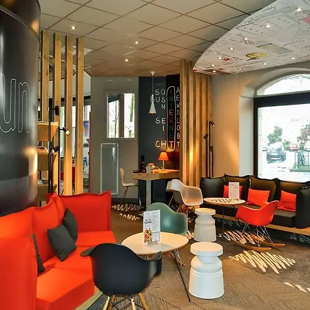 Ibis Centre Chateau מלון