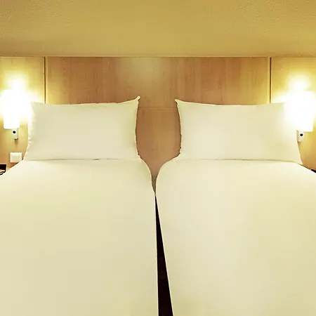 Ibis Centre Chateau Hotel 3*