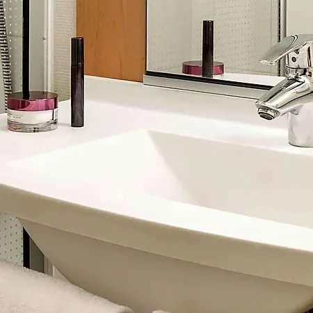 Ibis Centre Chateau Hotel 3*