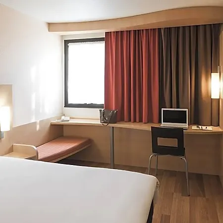 Hotel Ibis Centre Chateau 3*