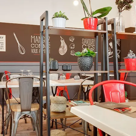 Ibis Centre Chateau Hotel 3*