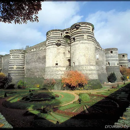 Ibis Centre Chateau 3*