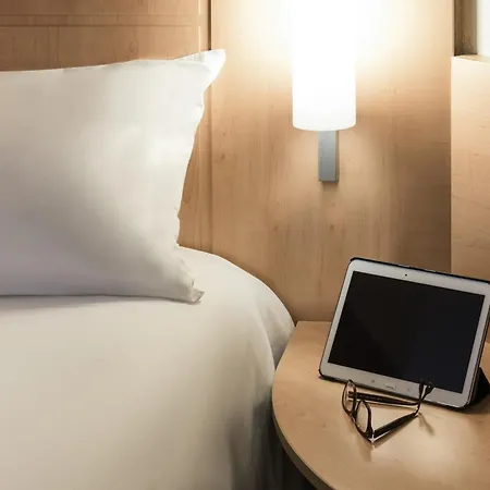 Ibis Centre Chateau 3*