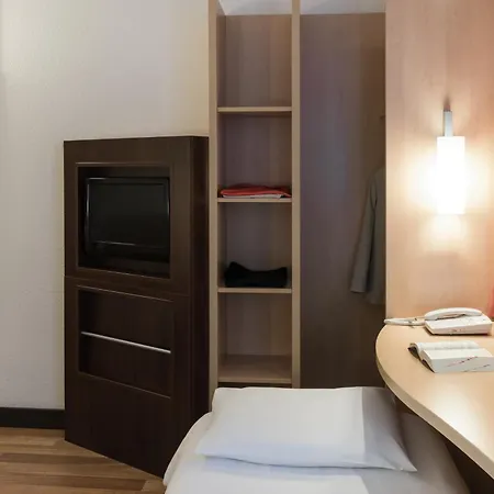 Ibis Centre Chateau 3*