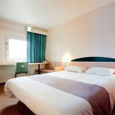 Ibis Centre Chateau Анже
