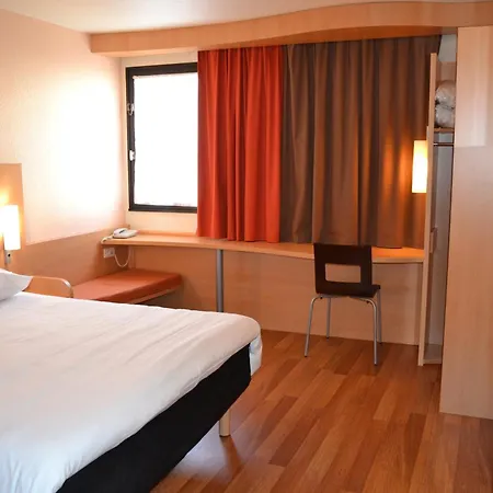 Ibis Centre Chateau Готель Анже