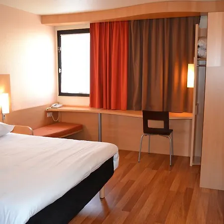 Ibis Centre Chateau Готель Анже