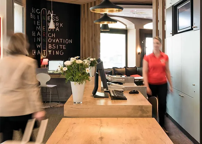 昂热中心酒庄宜必思酒店