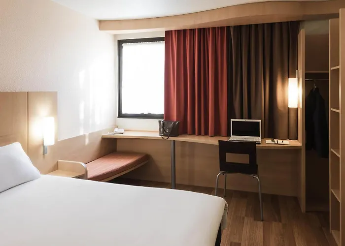 Ibis Centre Chateau 3*