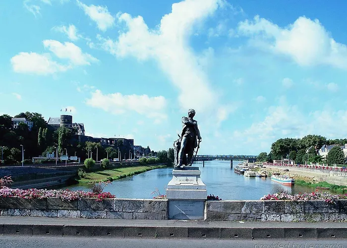 昂热中心酒庄宜必思酒店 酒店 昂热