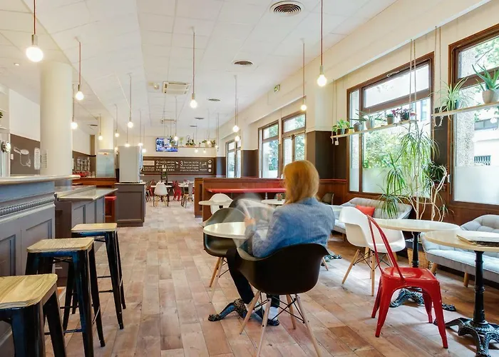 Ibis Centre Chateau Hotel 3*